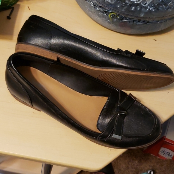 Coach and Four Black Loafer Style Flats - Picture 3 of 3